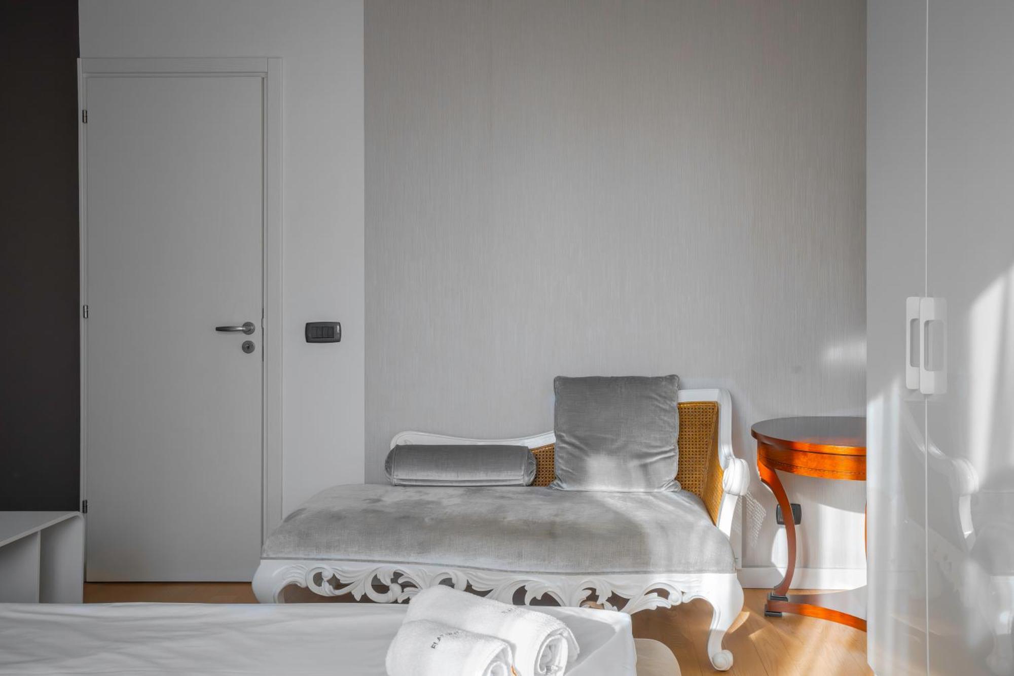 Luxurious 2 Bd Flat Near Ndk *