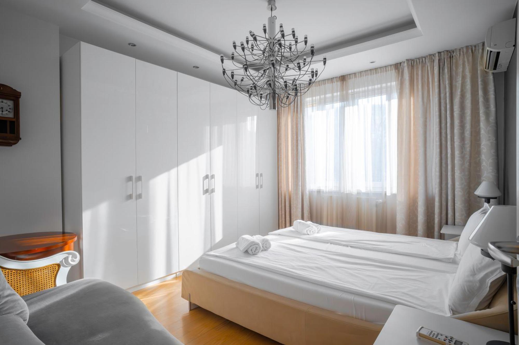 Luxurious 2 Bd Flat Near Ndk *