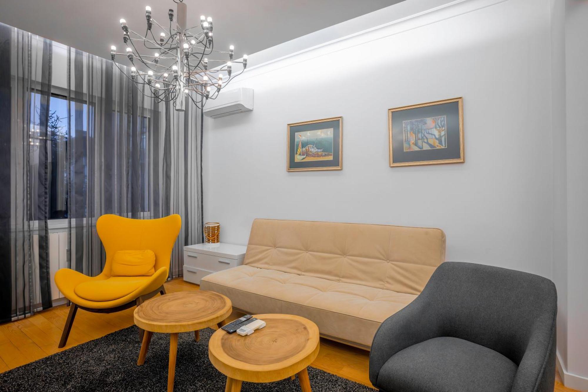 Luxurious 2 Bd Flat Near Ndk Apartament