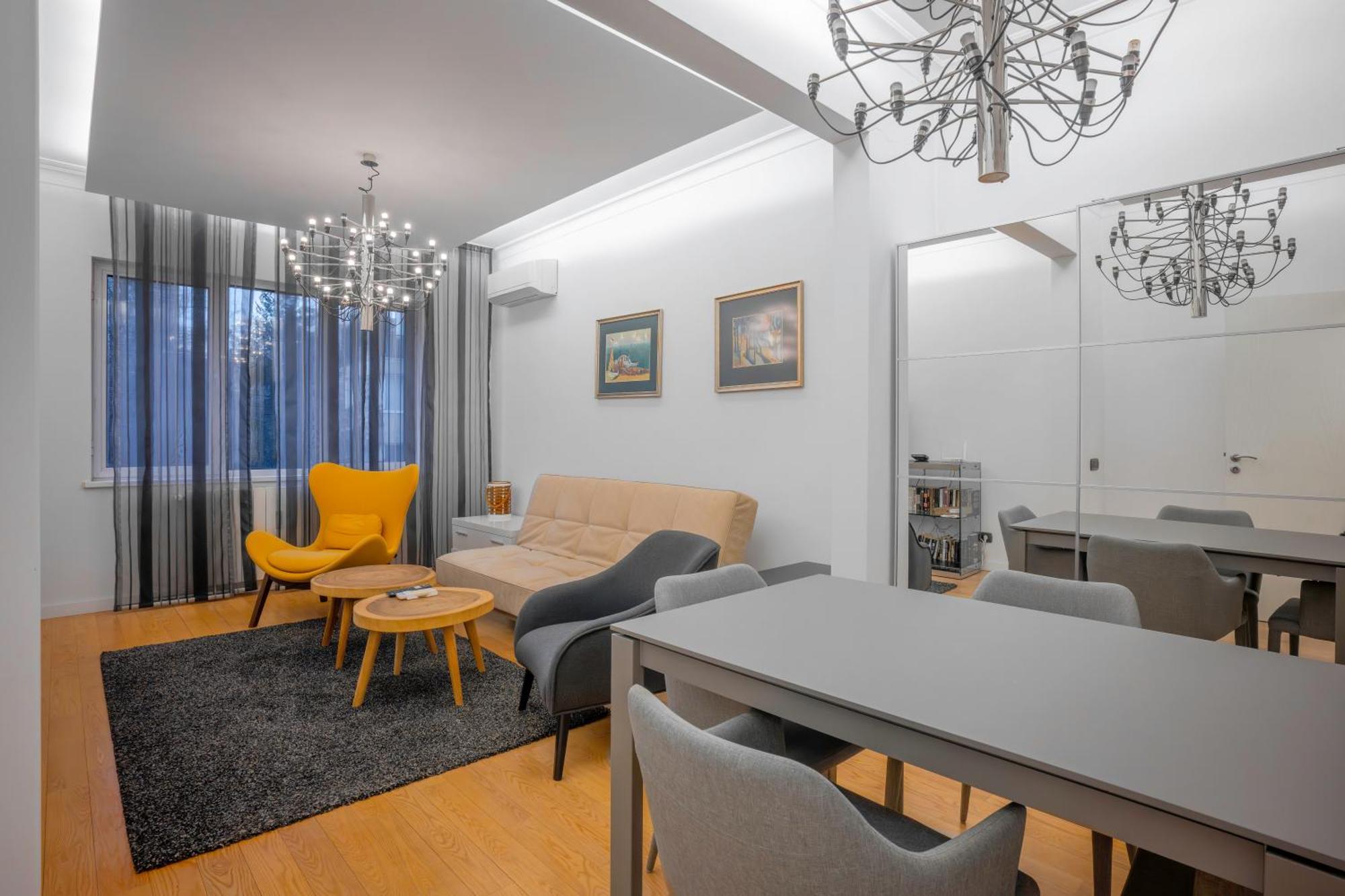 Luxurious 2 Bd Flat Near Ndk Apartament